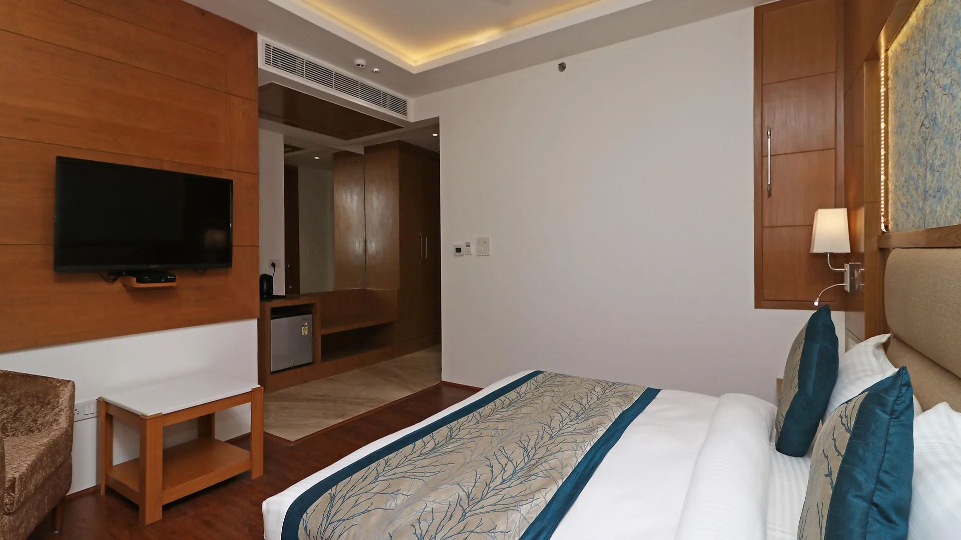 Capital O 10824 Hotel Star Suites Delhi