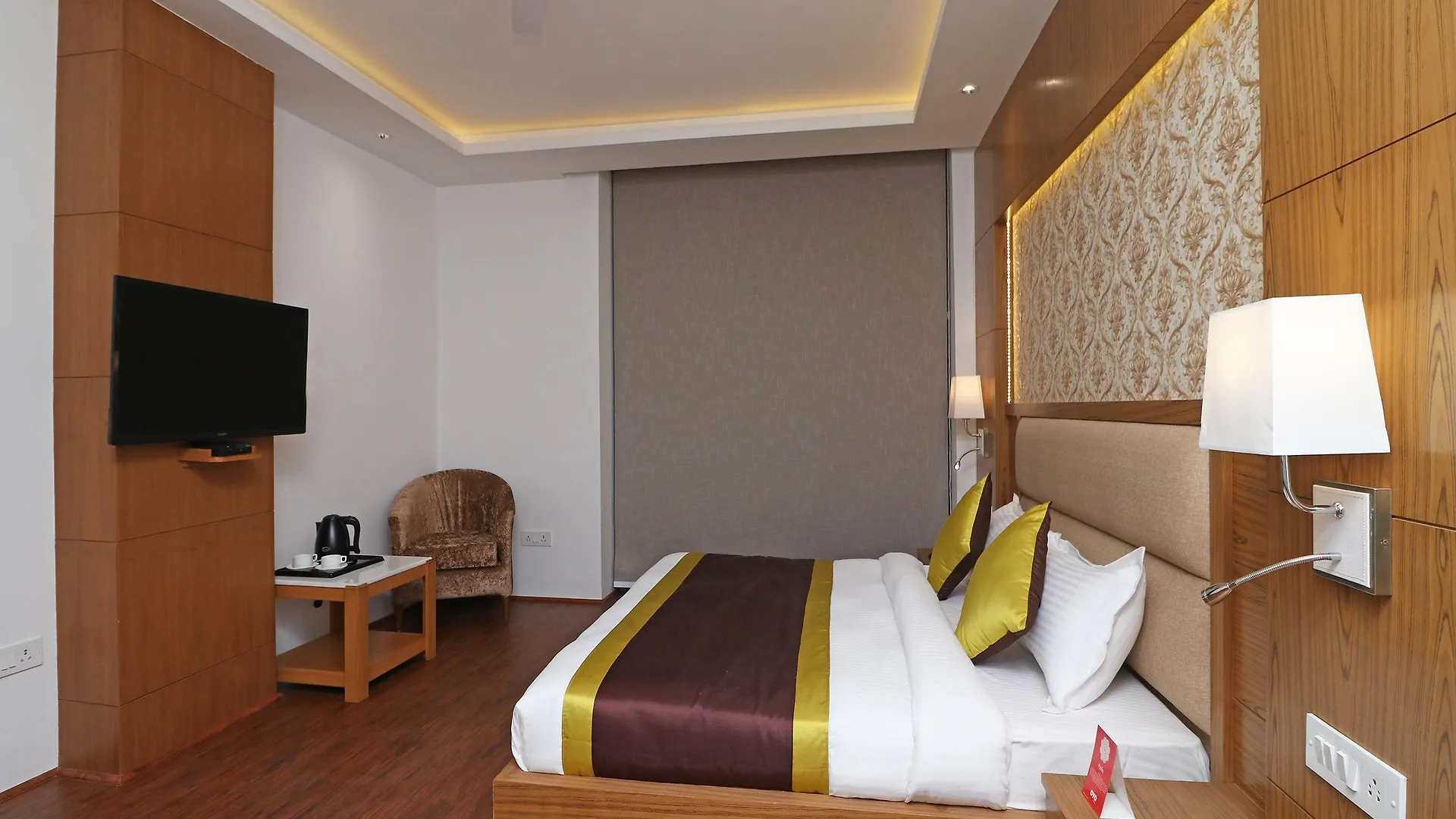 Capital O 10824 Hotel Star Suites Delhi