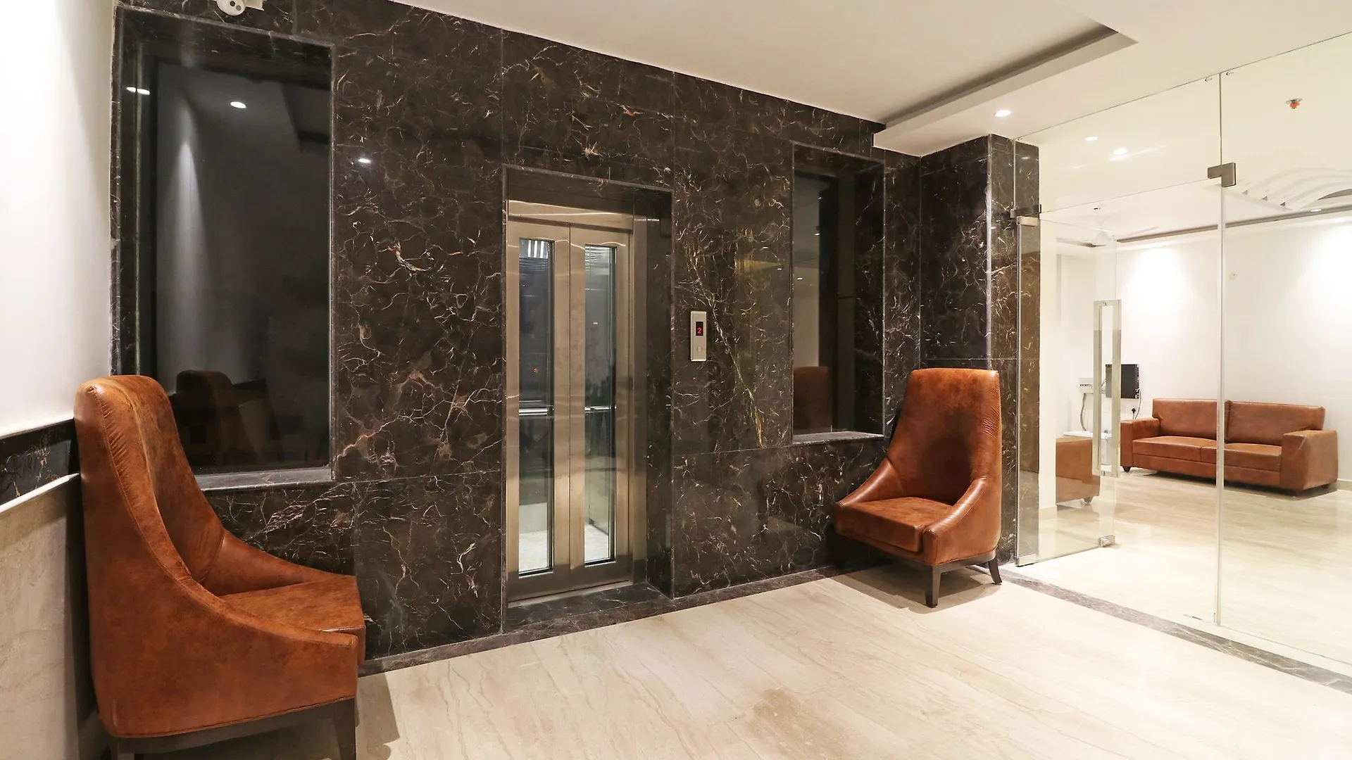 Capital O 10824 Hotel Star Suites Delhi