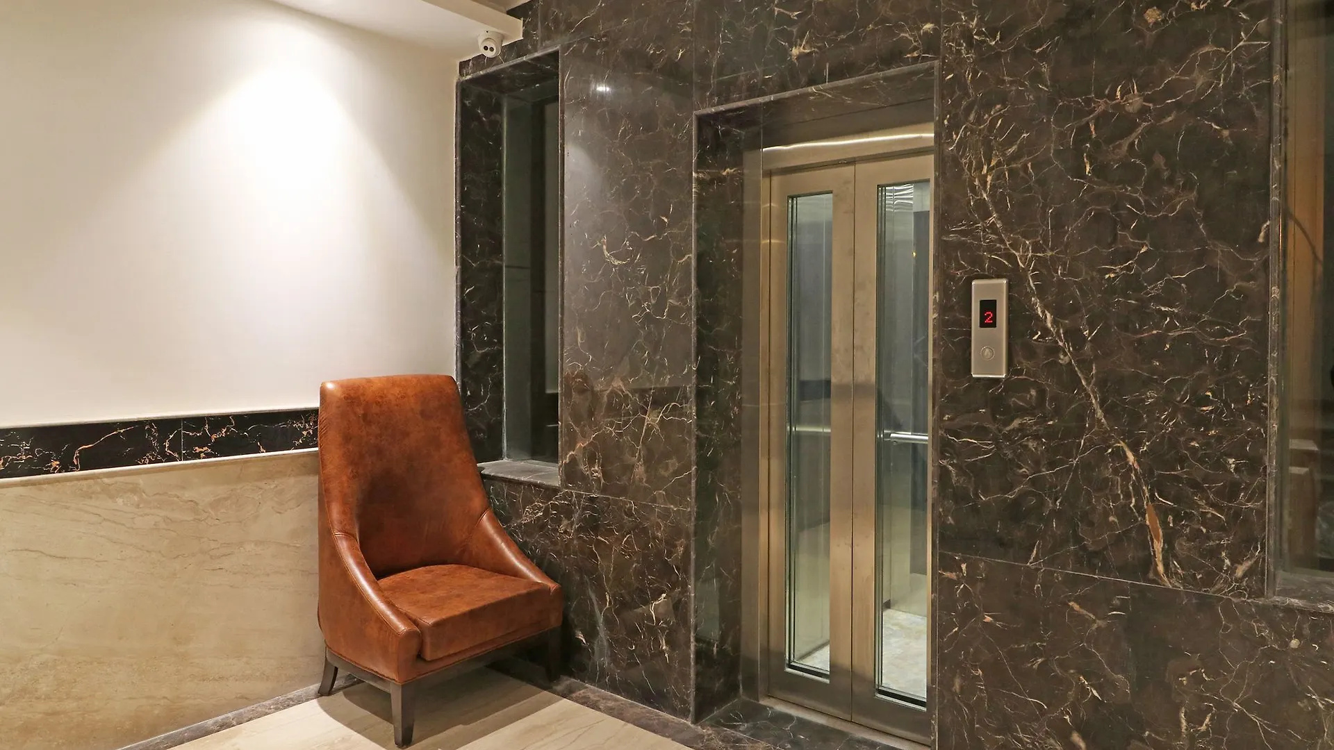 Capital O 10824 Hotel Star Suites Delhi